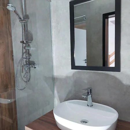 Flaming Chabrowy Budynek B * רובי